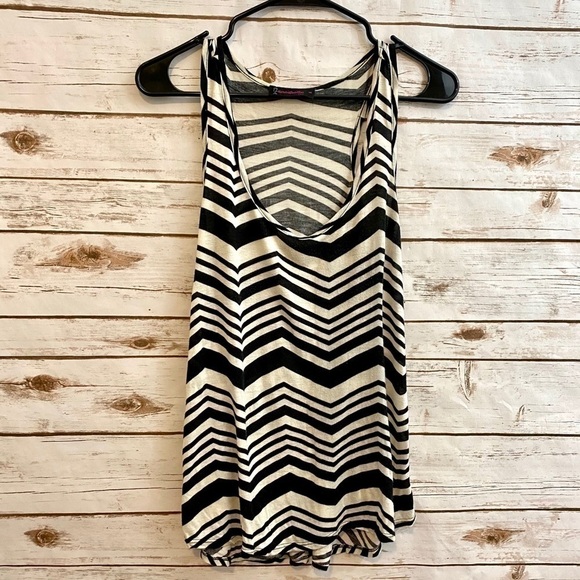 Chevron Print Black and White Tank - Picture 1 of 3